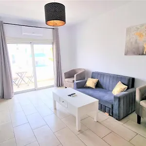 https://coastal-getaway-2-apartments-for-up-to-14-guests-light.hotelsatayianapa.com